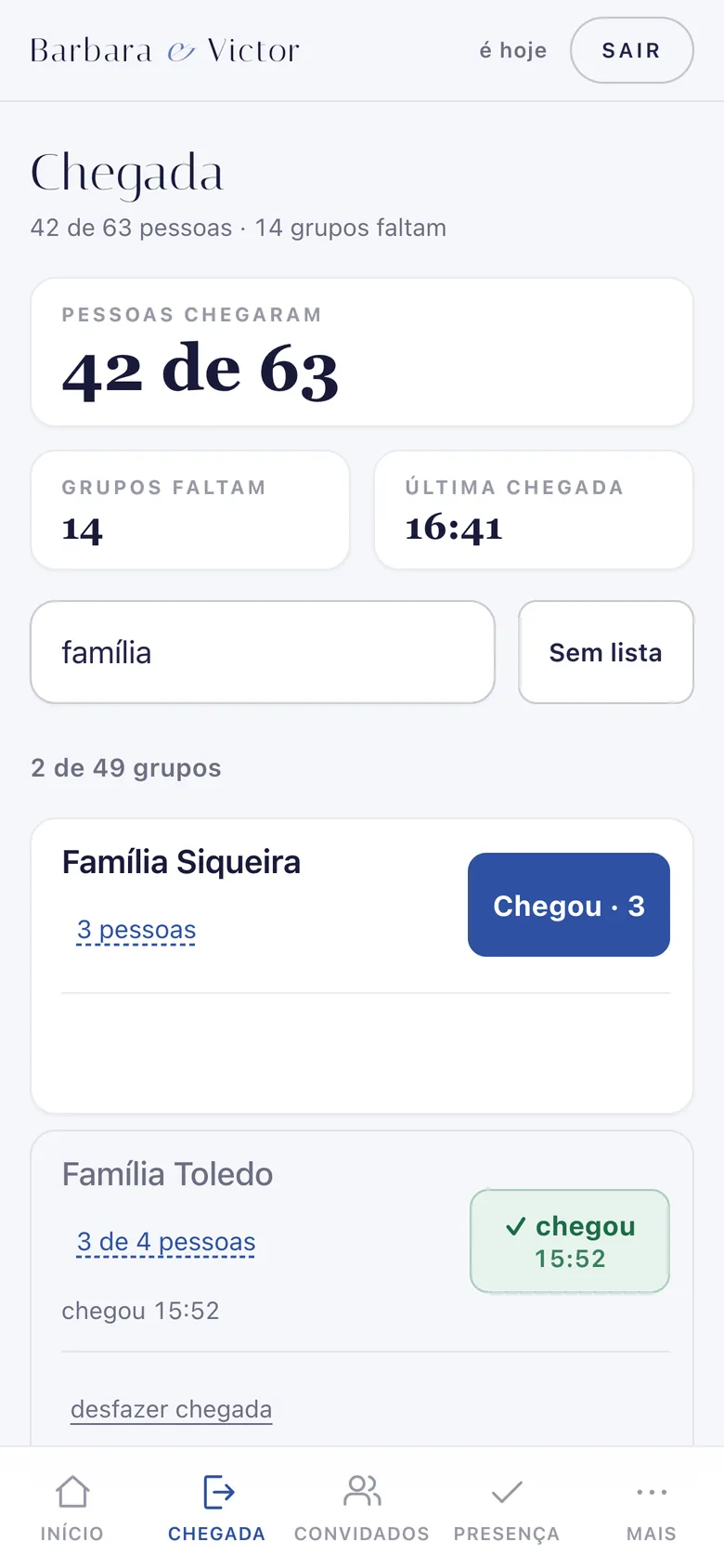 Portaria no dia da festa: busca por nome e placar de chegadas, com convidados inventados